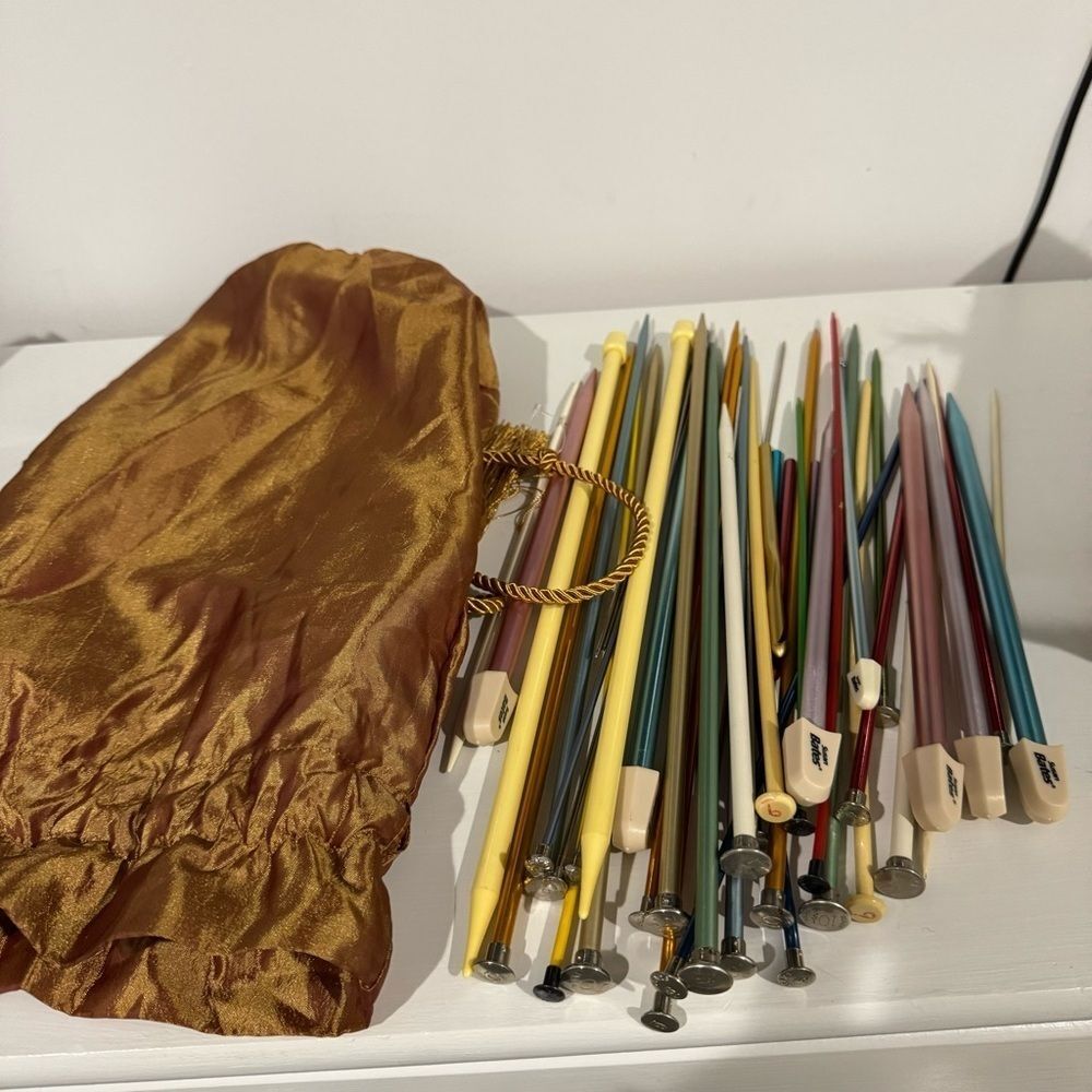 Lot of 15+ Vintage Metal & Plastic Knitting Needles Assorted Sizes - Picture 2 of 2